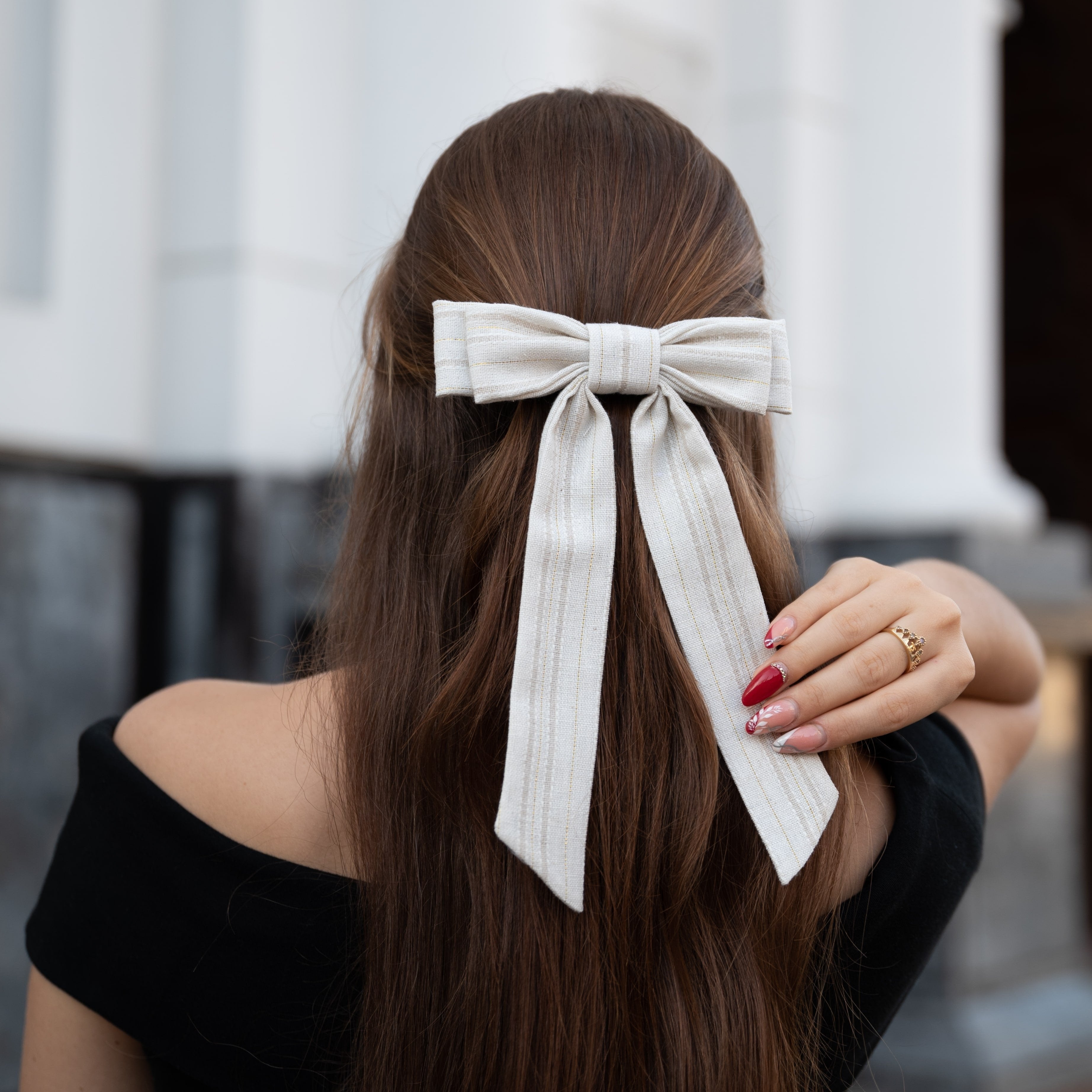 Accesorio Moño Hannah Lino, sutil y elegante, ideal para cualquier look femenino, Ghazal Colombia.