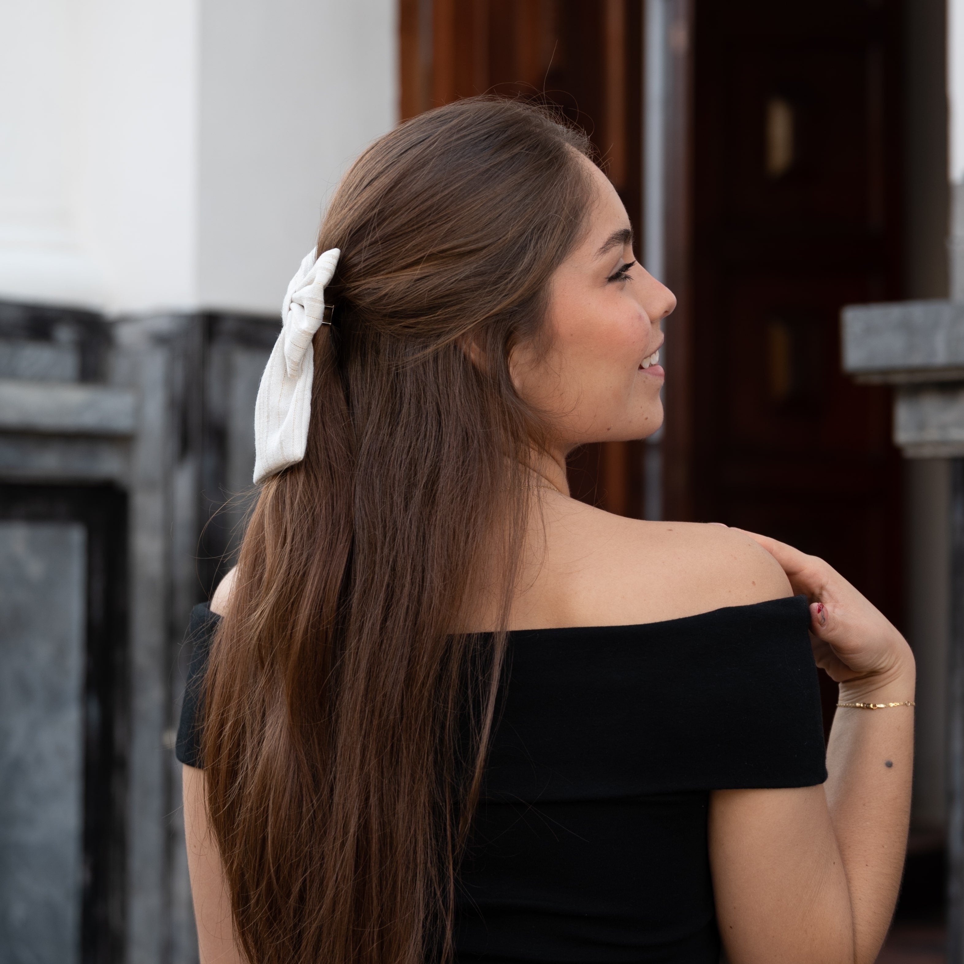 moño navit lino accesorio chic para el cabello femenino estilo sutil y refinado ghazal colombia
